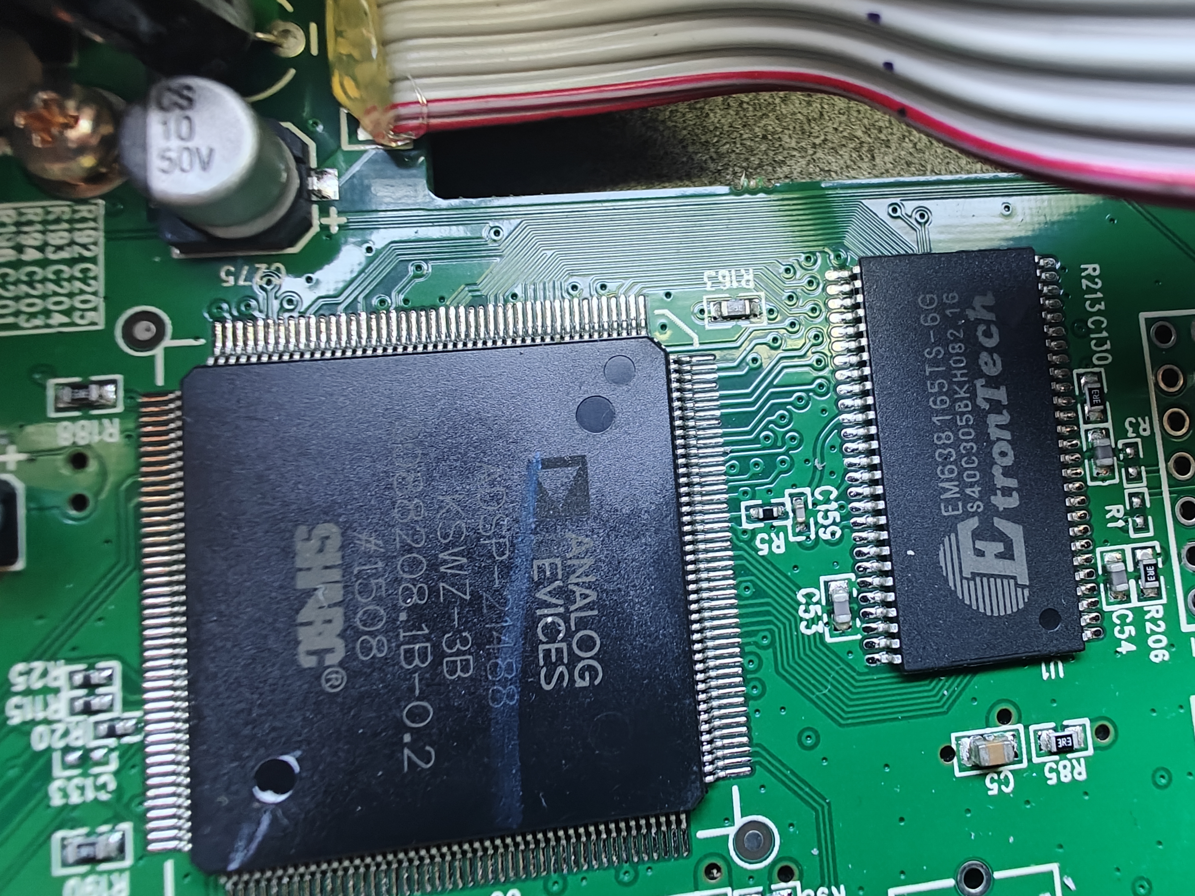 A close look at the AMPLIFi TT's SHARC DSP and flash
